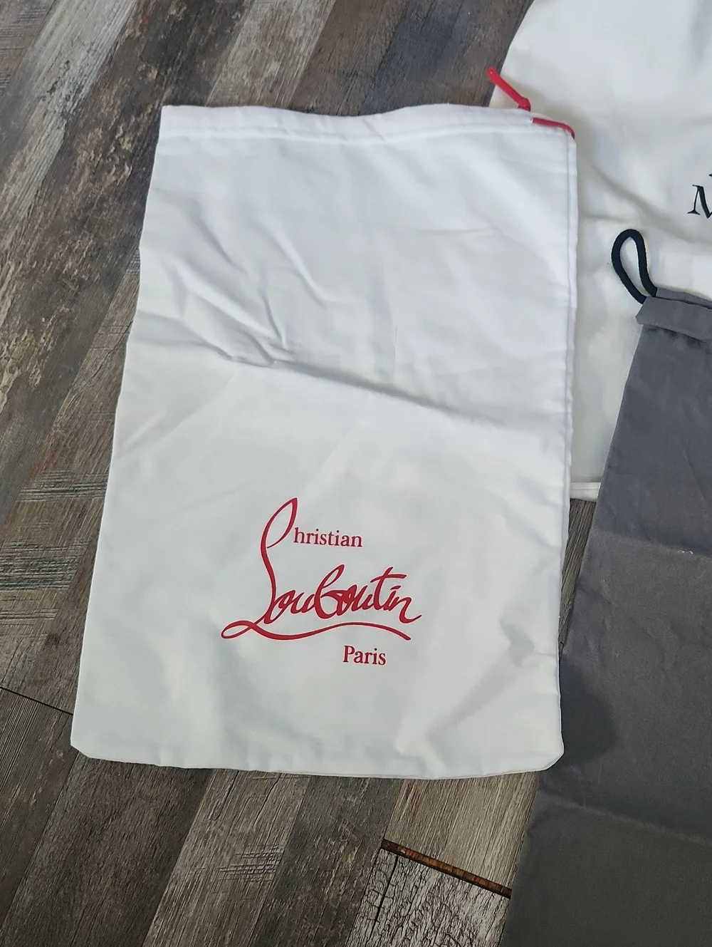 Designers Originals White and Gray Drawstring Storage Bag Set with Red Ties